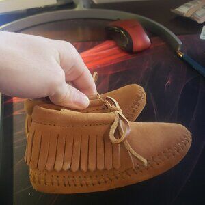 Minnetonka Kids' Classic Fringe Softsole Boot
